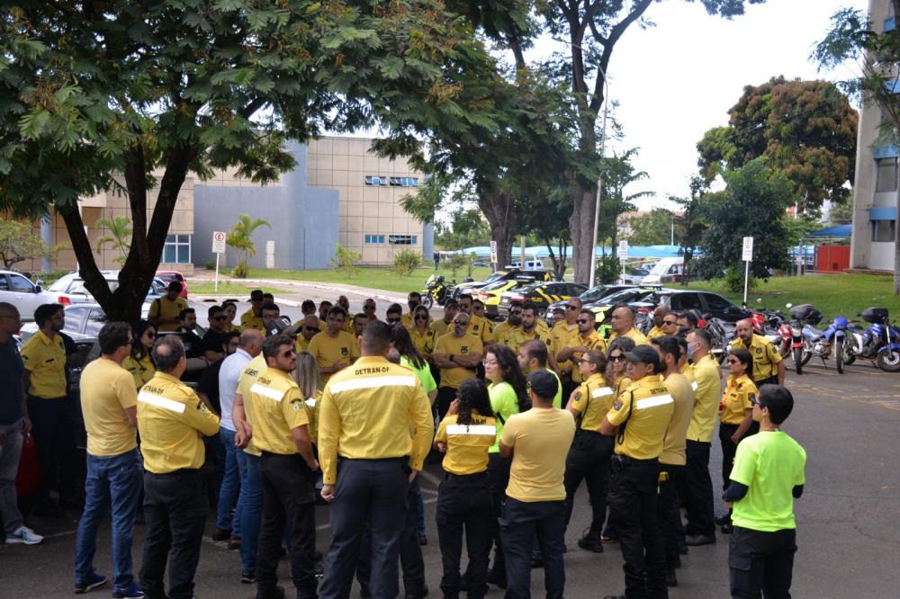 Detran/DF propõe escala de trabalho perigosa para agentes de trânsito, alerta sindicato