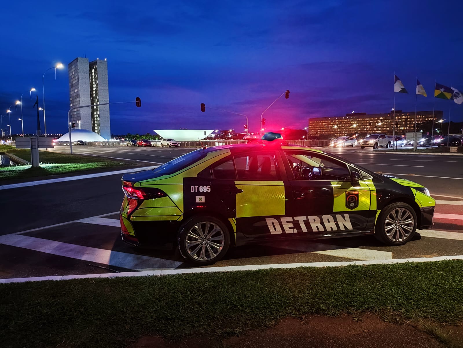 Homenagem agradecimento e despedida  11 de Maio: Um Dia de Muitos Significados